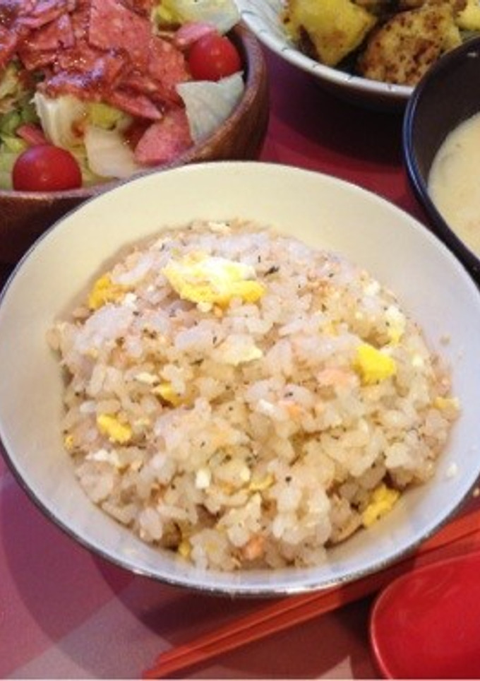 簡単鮭とマヨ卵とゆかりの炊き込み混ぜご飯-レシピのメイン写真