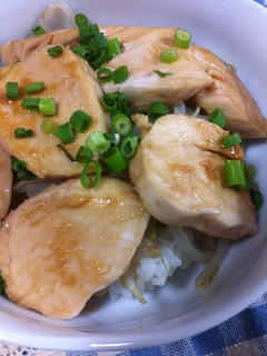 丼で簡単ランチ 茹で鶏甘辛どんぶり-レシピのメイン写真
