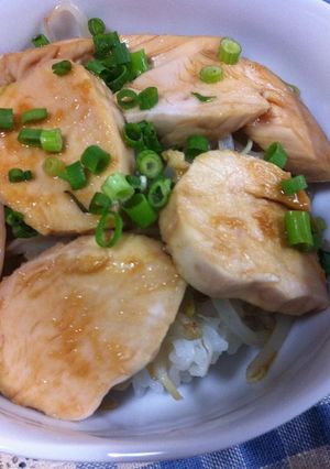 丼で簡単ランチ　茹で鶏甘辛どんぶり-レシピのメイン写真