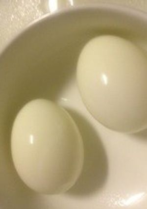 ひと手間でツルツル ゆで卵-レシピのメイン写真