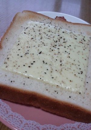 粗びき胡椒トースト*-レシピのメイン写真