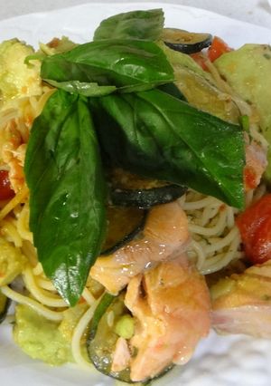 ズッキーニとサーモンの夏野菜パスタ-レシピのメイン写真