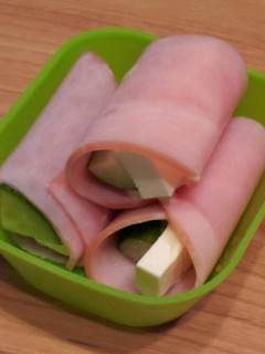 お弁当に☆簡単きゅうりハムチーズ巻き-レシピのメイン写真