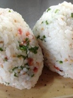 夏にサッパリ!大葉と梅のおにぎり-レシピのメイン写真