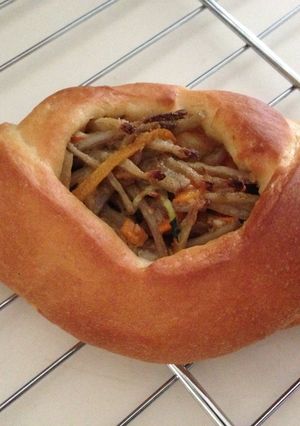 簡単惣菜パン・ごぼうサラダパン-レシピのメイン写真