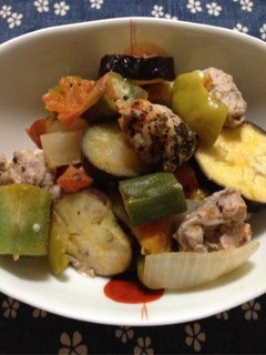 夏野菜と豚肉の簡単彩り蒸し煮☆*゚-レシピのメイン写真