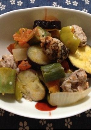 夏野菜と豚肉の簡単彩り蒸し煮☆*ﾟ-レシピのメイン写真