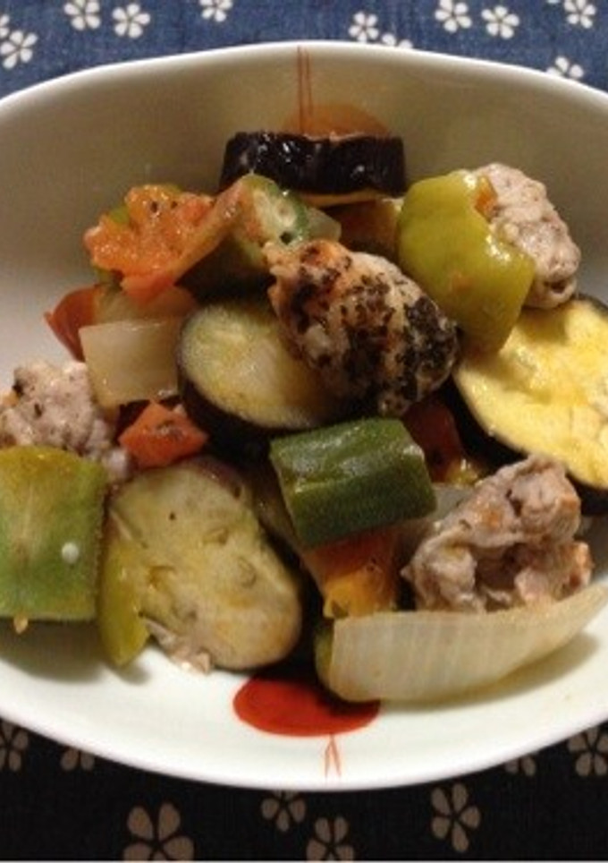 夏野菜と豚肉の簡単彩り蒸し煮☆*ﾟ-レシピのメイン写真