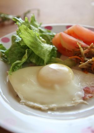 ベーコンチーズの目玉焼き-レシピのメイン写真
