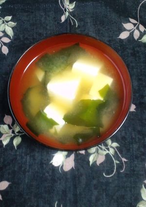 超簡単♬豆腐とわかめの味噌汁-レシピのメイン写真