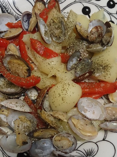 お手軽♪あさりとじゃがいものワイン蒸し-レシピのメイン写真