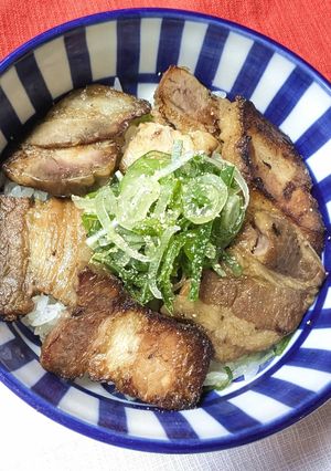 【野菜ソムリエ】九条ねぎが主役の焼豚丼-レシピのメイン写真