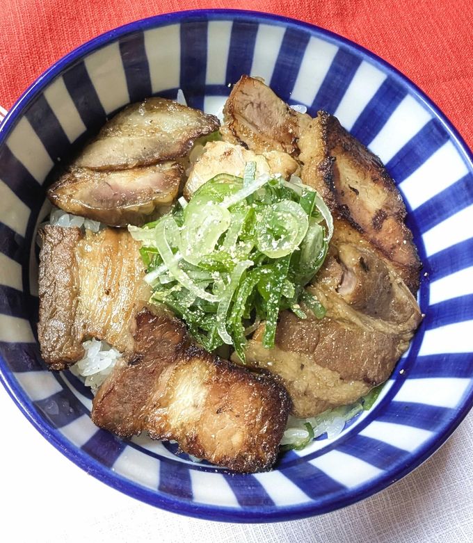 【野菜ソムリエ】九条ねぎが主役の焼豚丼-レシピのメイン写真