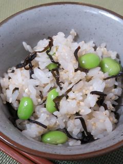 一人ランチに♪ 枝豆と塩昆布の混ぜご飯❤-レシピのメイン写真