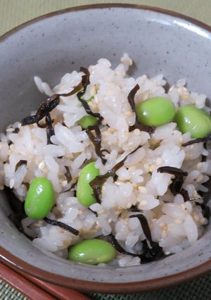 一人ランチに♪　枝豆と塩昆布の混ぜご飯❤-レシピのメイン写真