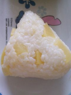 チーズたくあんおにぎり-レシピのメイン写真
