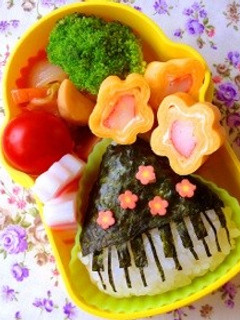 ピアノおにぎり♪キャラ弁♪鍵盤の解説付♪-レシピのメイン写真