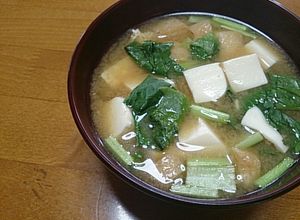 美味しい！小松菜と油揚げと豆腐のお味噌汁-レシピのメイン写真
