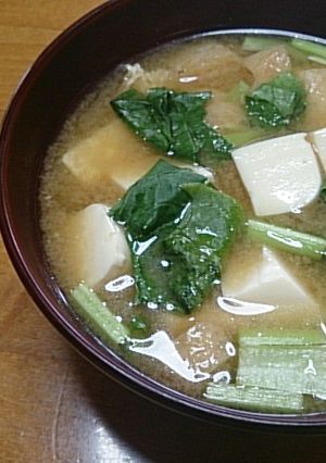 美味しい！小松菜と油揚げと豆腐のお味噌汁-レシピのメイン写真