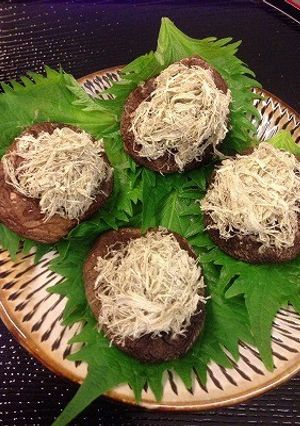 とろろ昆布をのせた焼き椎茸-レシピのメイン写真