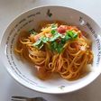 玉ねぎとベーコンの和風パスタ バジル添え