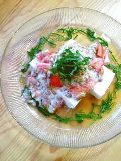 マヨと黒胡椒をきかせて☆トマト納豆で冷奴-レシピのメイン写真