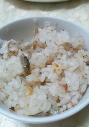 アツアツご飯に混ぜるだけ簡単梅じゃこご飯-レシピのメイン写真