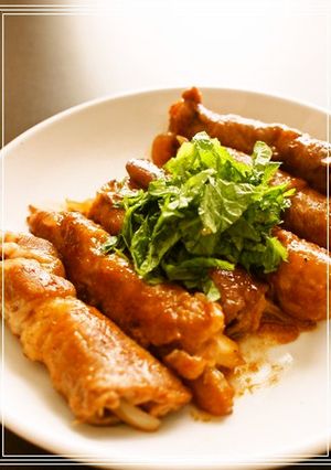 焼肉のタレで♪肉巻きオニオンロール-レシピのメイン写真