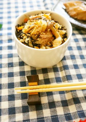 鶏きのこ＆ひじきの炊き込みご飯-レシピのメイン写真