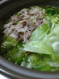 塩ラーメンスープで作る豚バラレタス鍋-レシピのメイン写真