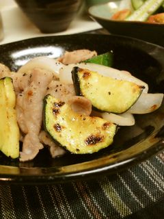 簡単☆ズッキーニと豚肉の塩炒め-レシピのメイン写真