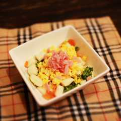 รูปของ 離乳食　コロコロパンのハムタマゴ【後期】