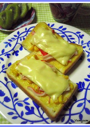 カニカマとコーンのカレーマヨチートースト-レシピのメイン写真