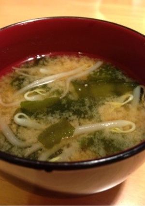 ズボラ簡単！ワカメとモヤシの味噌汁-レシピのメイン写真