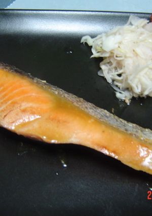 主人の大好きなレモン醤油漬け鮭ソテー-レシピのメイン写真