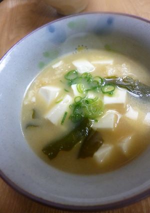 ２人分・豆腐・あげ・わかめのみそ汁-レシピのメイン写真