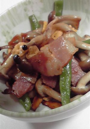 ベーコンとしめじのニンニク風味炒め♪-レシピのメイン写真
