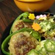 お弁当に♪冷凍ハンバーグでピーマン肉詰め