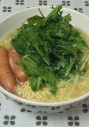 即席ラーメンに水菜のせちゃいました!-レシピのメイン写真