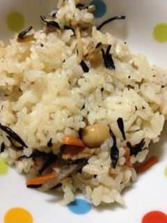 ひじき煮ときんぴらの炊き込みご飯-レシピのメイン写真