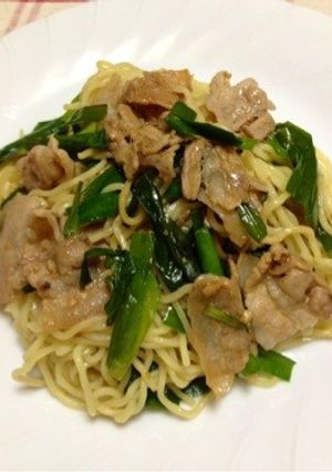 生中華麺・にら・豚バラ肉で☆焼きラーメン-レシピのメイン写真
