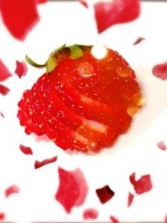 いちごの飾り切り-レシピのメイン写真