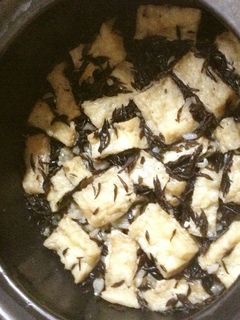 土鍋で♪ひじきと油あげの 炊き込みごはん-レシピのメイン写真