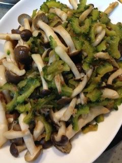 ゴーヤとしめじの炒めもの-レシピのメイン写真