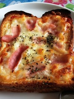 簡単♪マルゲリータ風ピザパン-レシピのメイン写真