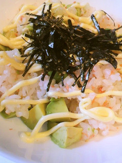 一人ランチ*鮭フレークとアボカド簡単丼♪-レシピのメイン写真