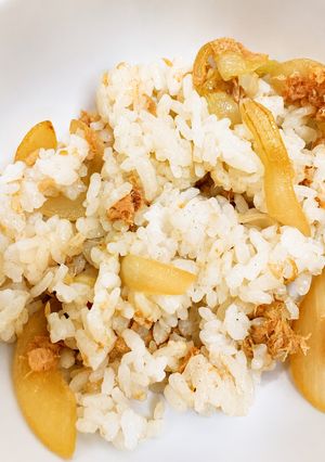 混ぜるだけ♪玉ねぎとツナの旨塩バターご飯-レシピのメイン写真