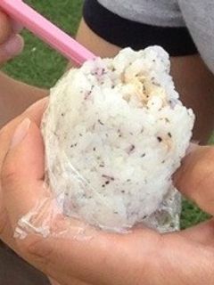 旦那驚き!!!ツナマヨゆかりおにぎり☆-レシピのメイン写真