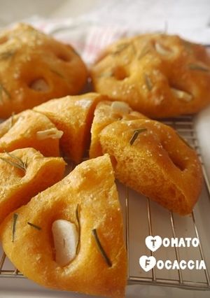 トマトジュースで♪オレンジ色フォカッチャ-レシピのメイン写真