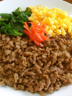 三色ごはん(牛そぼろ)-レシピのメイン写真